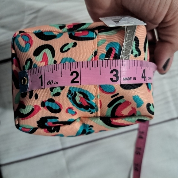 CLINIQUE MAKEUP BAG - Picture 4 of 6